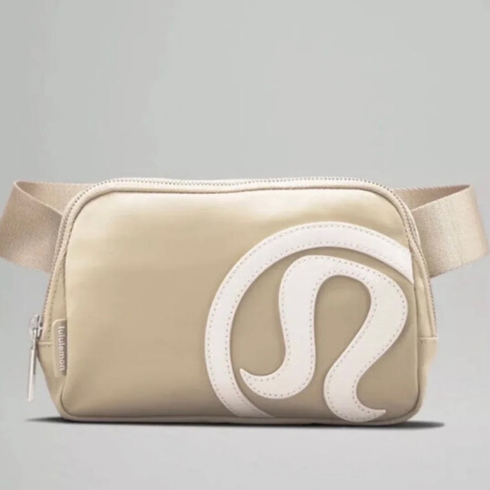 Lululemon Everywhere Trench White Opal Belt bag . One size New!